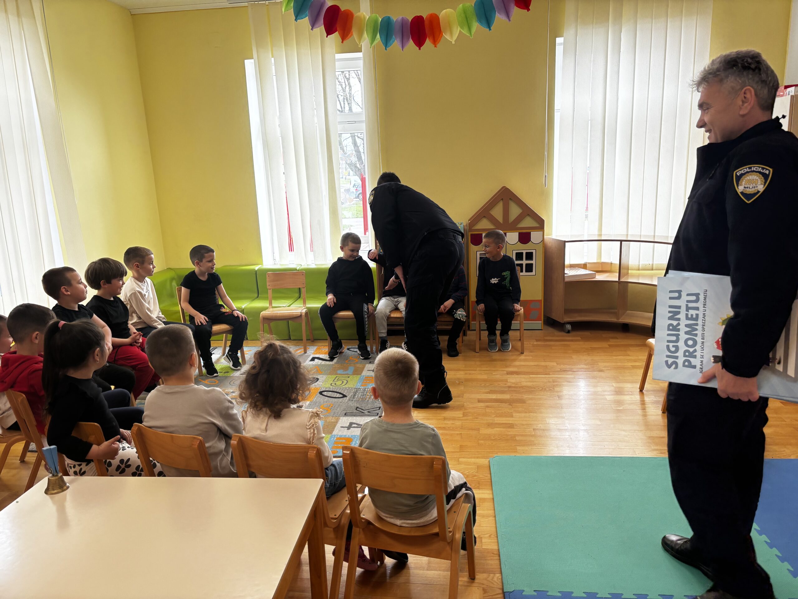 Posjet policijskih službenika